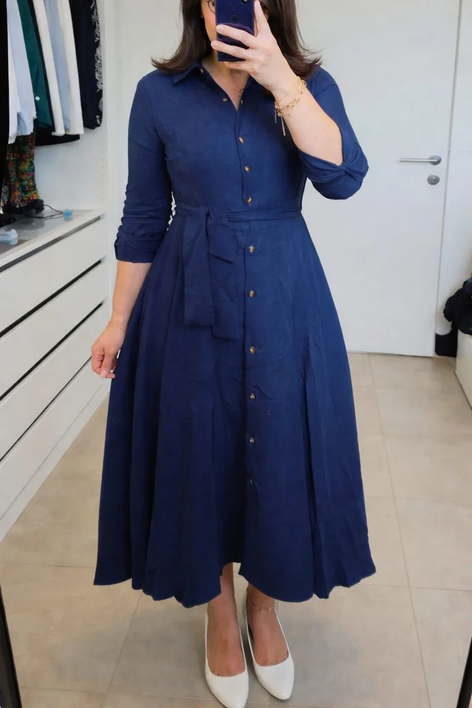 Robe longue bleu marine ceinturée élégante